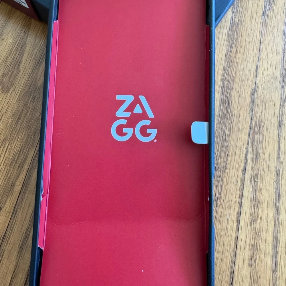 Zag Santa Cruz iPhone 16 case with kickstand